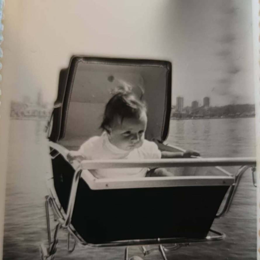 Znaš li tko sam? Prve korake je napravila uz more, a kasnije su kamere ušle u njezin dom...