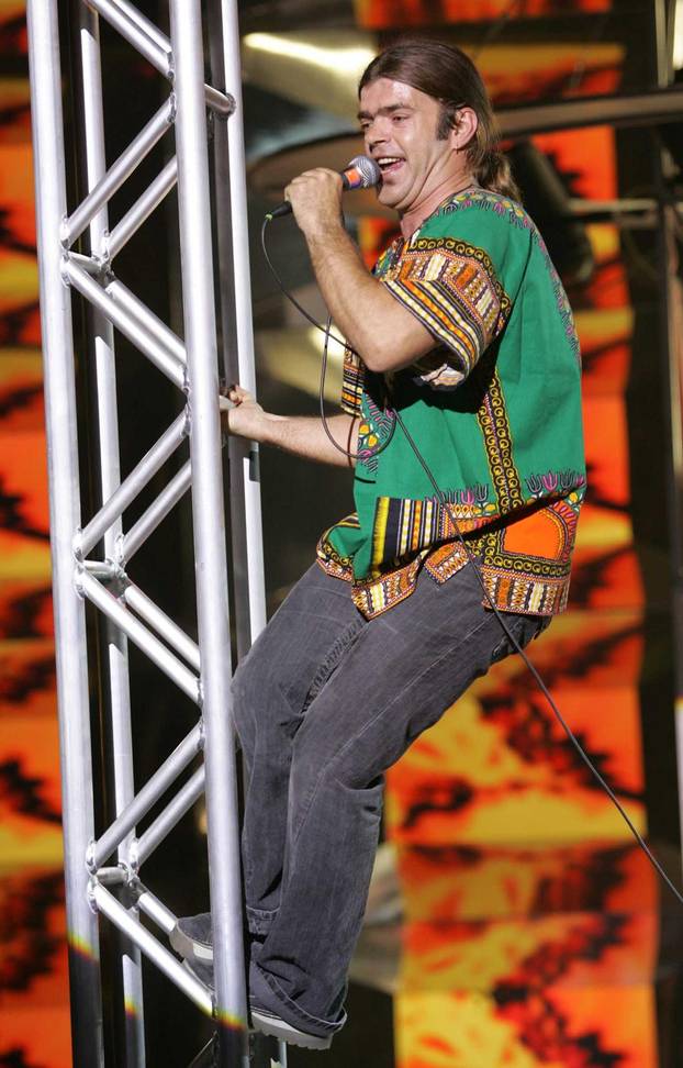 ARHIVA - Uz album godine Oliver nagrađen Porinom u još tri kategorije 2006. godine