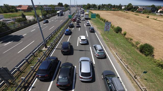 Drama kod Buzina, automobili su probušili gume: 'Visio je komad metala s nadvožnjaka'