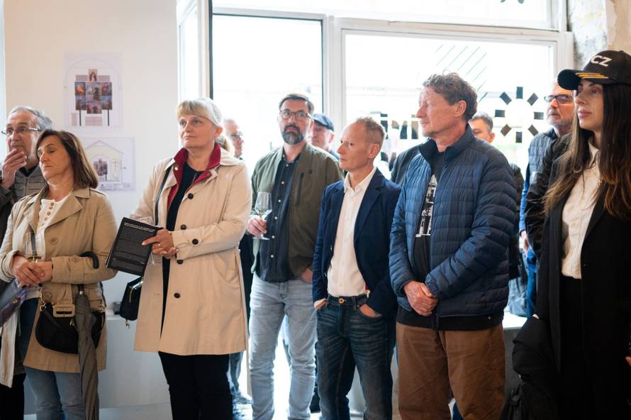 Zagreb: Otvorenje izložbe Tomislava Buntaka na kojoj predstavlja oltarni poliptih izrađen za crkvu sv. Antuna Padovanskog