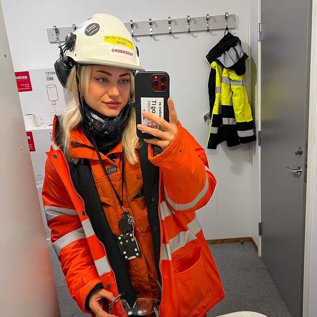 FOTO Plavokosa ljepotica radi na naftnoj platformi: Ljude to šokira! Dižem se u četiri ujutro
