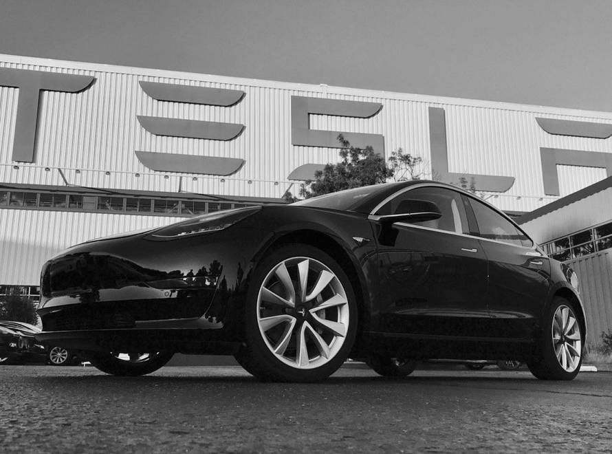 Tesla dijeli tisuće otkaza: Žele spustiti cijenu svog Modela 3