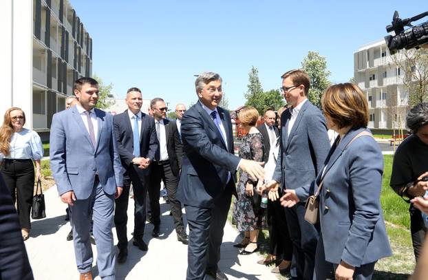 Sisak: Andrej Plenkovic participated in the festivities of handover the keys to the owners of new apartments