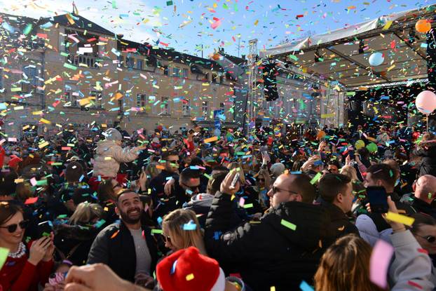 Samobor: Tradicionalni doček Nove Godine u podne 