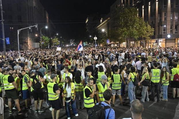 Beograd: Komemorativna šetnja povodom 10 mjeseci od pada nadstrešnice na željezničkoj stanici u Novom Sadu