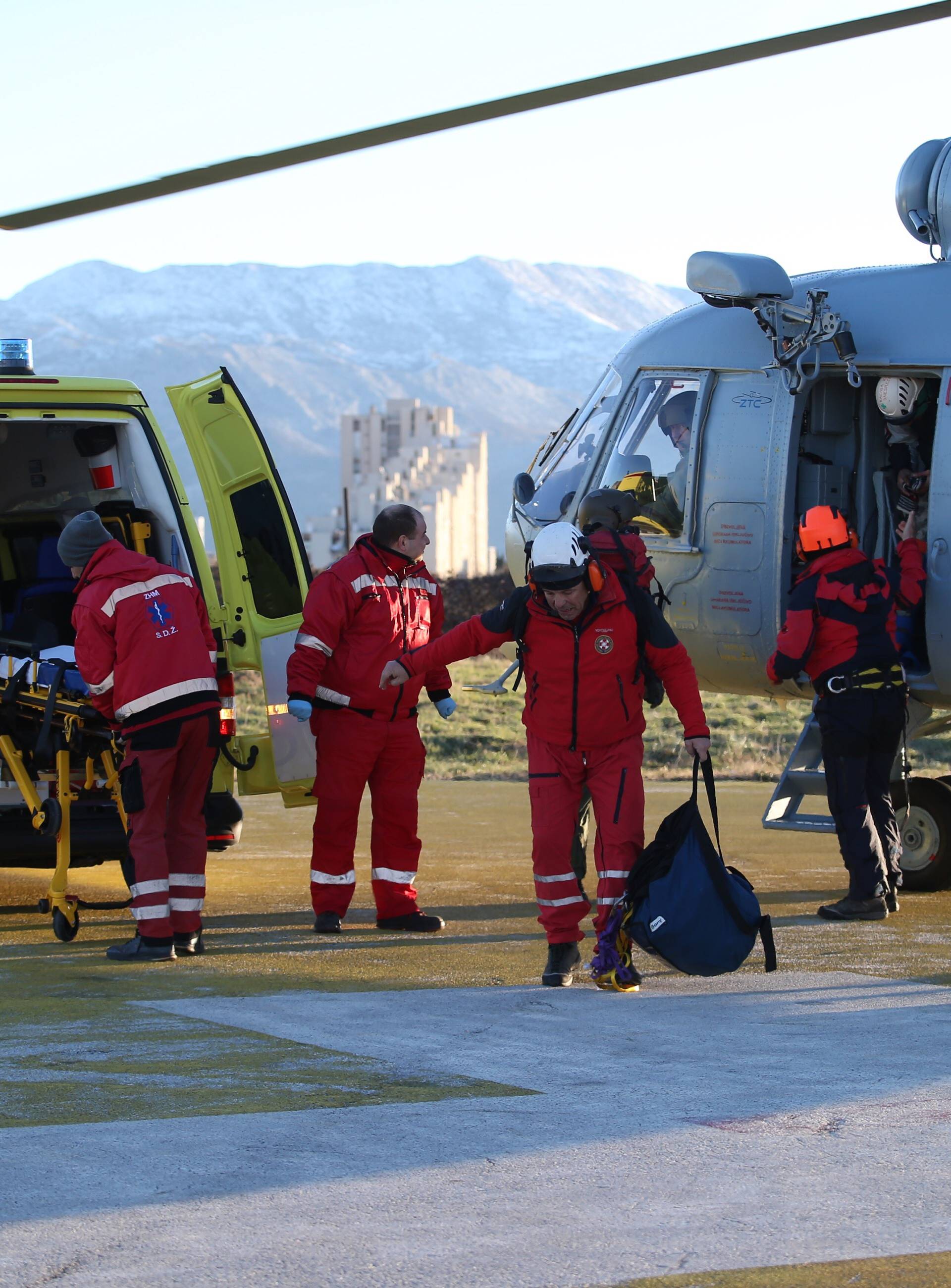 HGSS je vojnim helikopterom spašavao planinare s Mosora