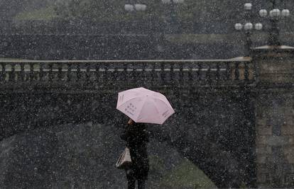 Snijeg u studenom iznenadio stanovnike Tokija: U šoku sam