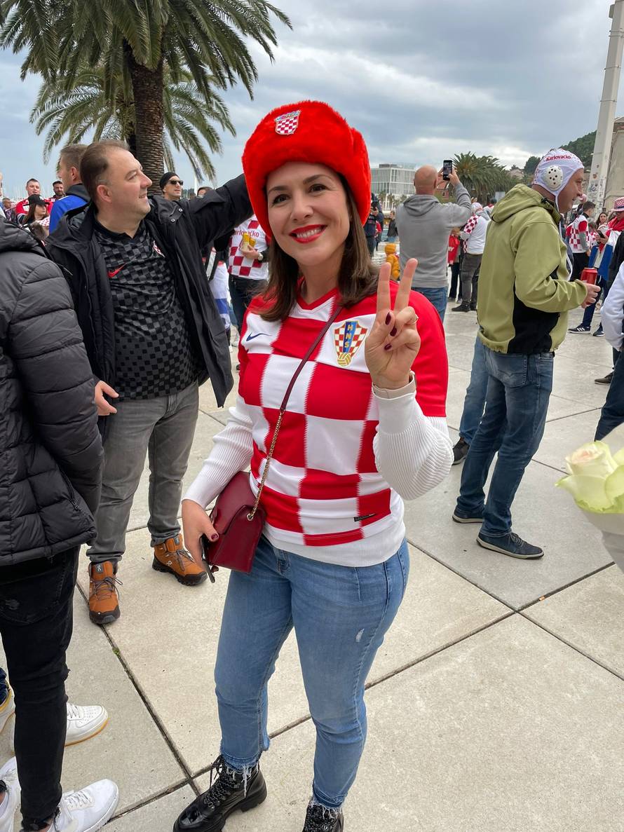 Ludnica u Splitu: Navijački korteo stigao do Poljuda