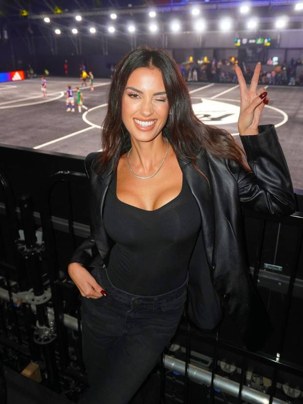 FOTO Modrićev suigrač ljubi 10 godina stariju bujnu voditeljicu