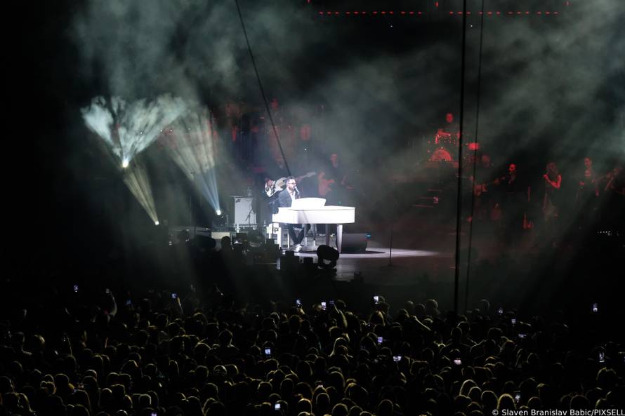 Graši se na pozornici pridružio Tonči: 'Ovo je familijarna večer'