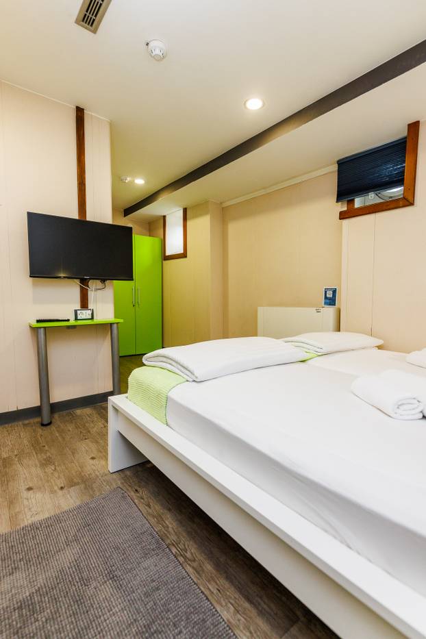 FOTO Zavirite u prvi brod-hotel u Hrvatskoj: Noćenje na ovom brodu u Rijeci ima posebnu čar