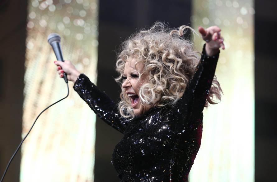 'Lavica' Maja je zaskočila svog dečka nakon nastupa na Trgu