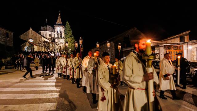 Svirče: Višestoljetna tradicija procesije Za križen