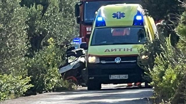 Novi detalji nesreće na Braču: Turisti se zabili quadom u stablo masline, izvlačili ih vatrogasci