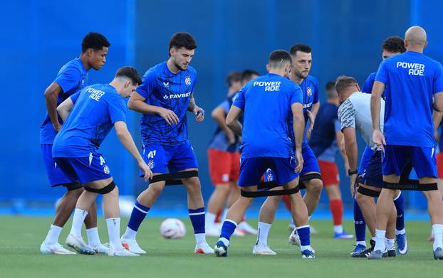 Dinamo i Rudeš sastali se u 3. kolu SuperSport HNL-a, zagrijavanje