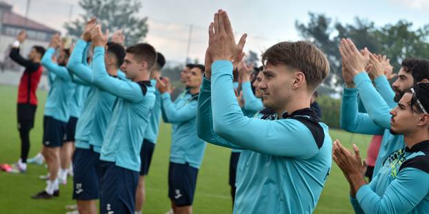 FOTO Navijačko ludilo u Rijeci! Navijači u velikom broju stigli na trening uoči dana odluke