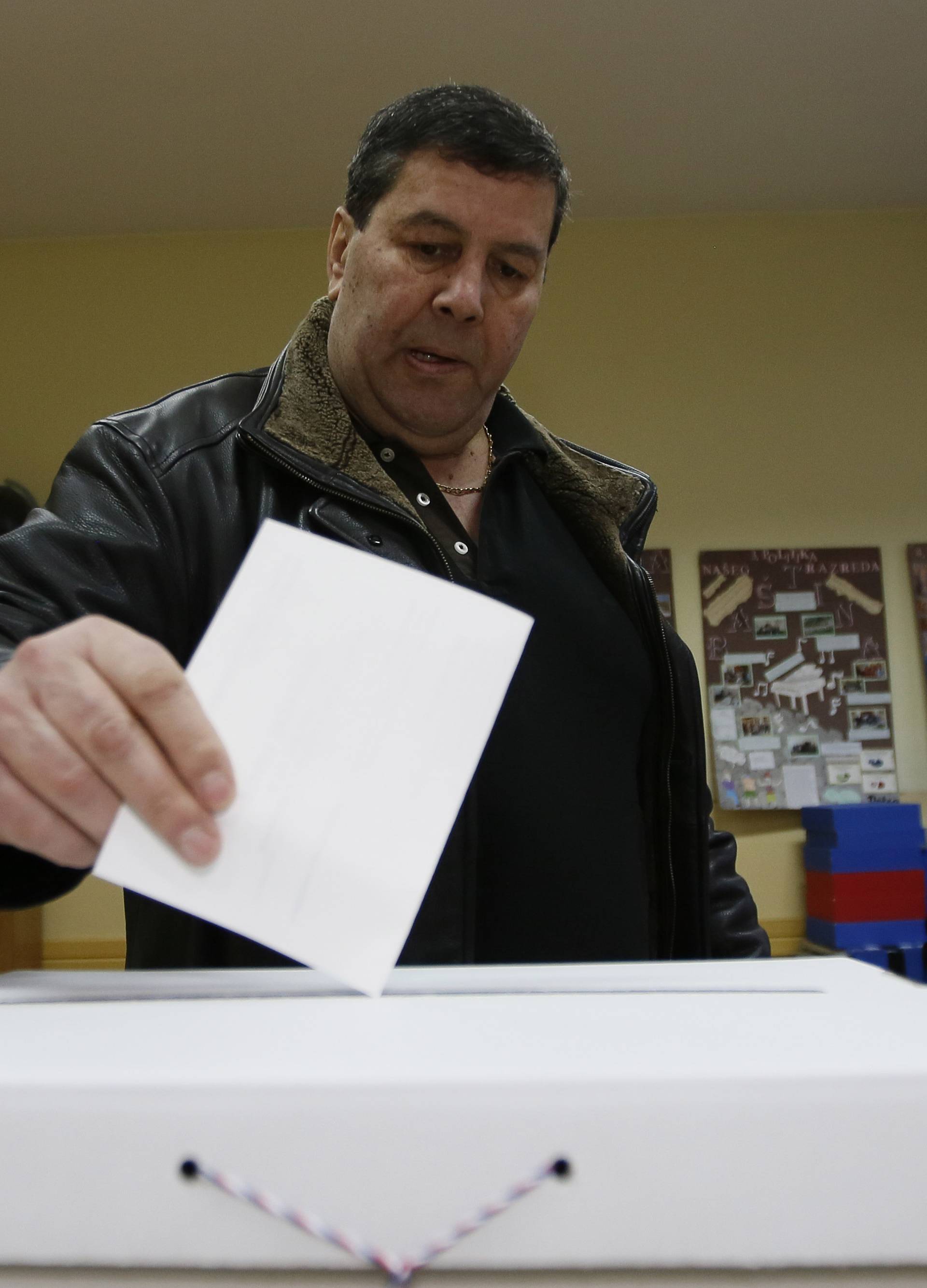 Izborni dan: Redovi u Mostaru, veća izlaznost, sumnjivi SMS...