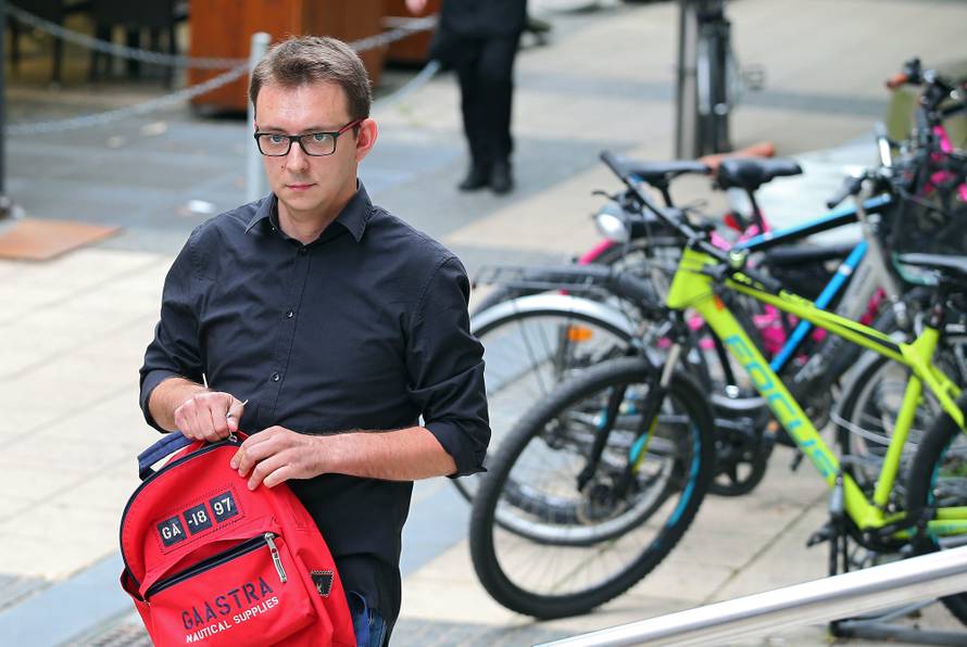 Grbin: Ja nisam Pernar da bih čekao  da netko pozove stražu