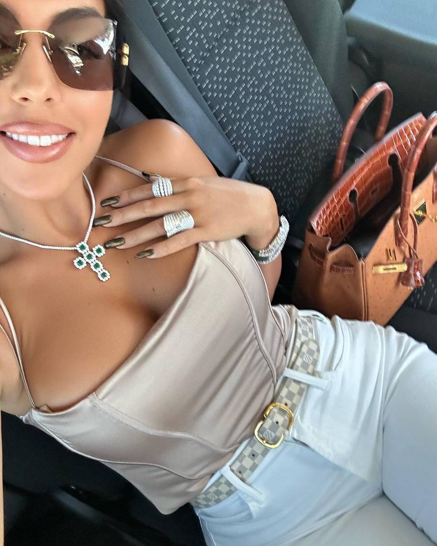Ronaldova Georgina pohvalila se linijom u mini bikiniju: Nisu joj smetale ni nesnosne vrućine