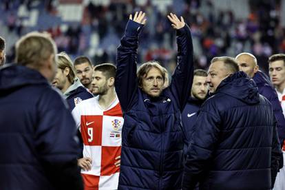 FOTO Sve za Hrvatsku, pa čak i krvave glave! Pogledajte kako su 'vatreni' slavili na Poljudu