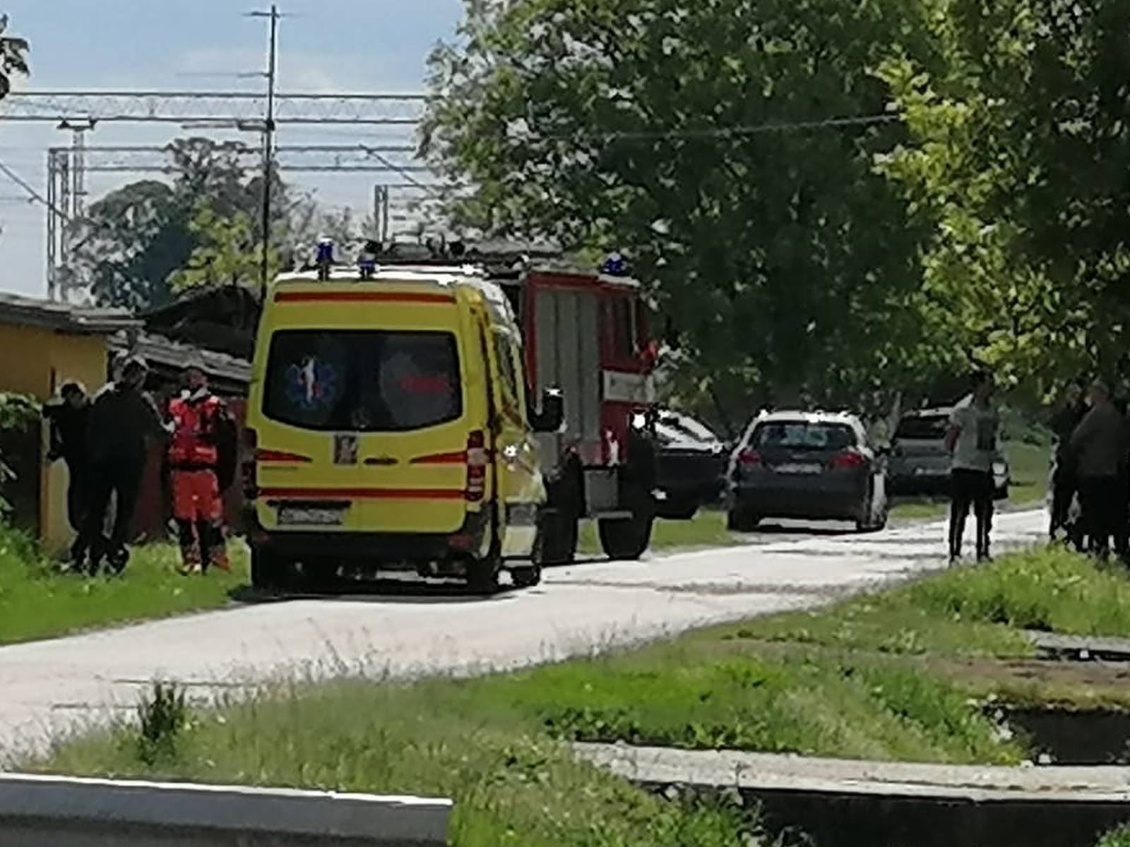 Muškarac razbio tri auta pa se zatvorio u kući kraj Vinkovaca