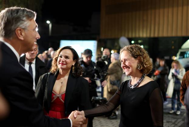 Missing Headline 2025-11-03