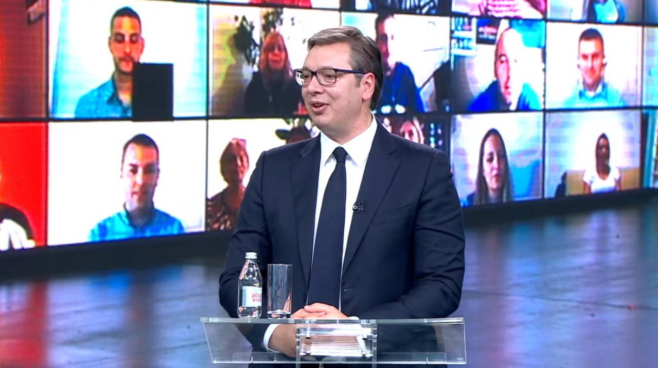 Vučić u bizarnom online skupu: On se hvali, s ekrana plješću...