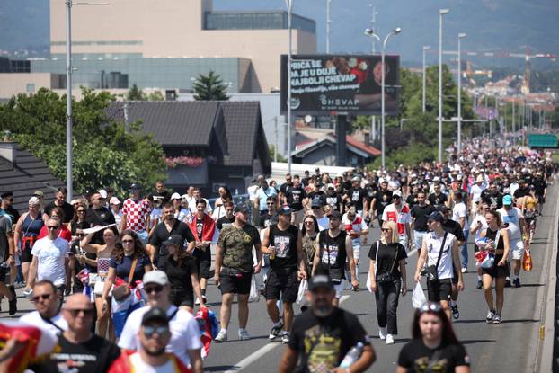 Zagreb: Tisuće fanova Thompsona prolazi Mostom mladosti koji je zatvoren za promet