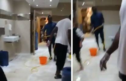 Skromni Mane nakon utakmice čisti toalet u lokalnoj džamiji...