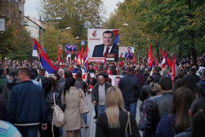 FOTO U Banjoj Luci je bio skup 'Otadžbina zove': Skupile su se tisuće ljudi, Dodik ih predvodio