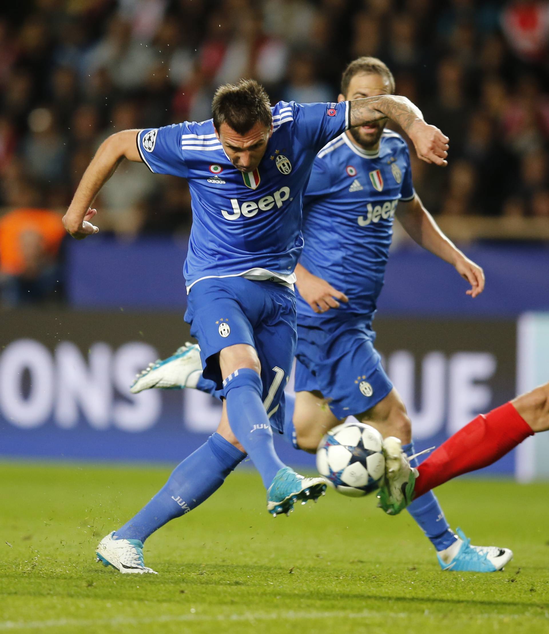 Juventus' Mario Mandzukic has a shot at goal