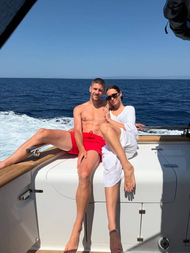 FOTO Kramarić skače s jahte, Lovren u Hrvatskoj, dinamovac 'potegnuo'  čak do Kolumbije...
