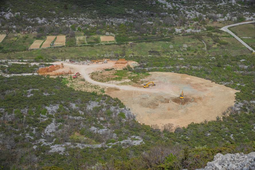 Istraga ilegalnih deponija i pustošenja šuma na širem omiškom području, uhićene dvije osobe