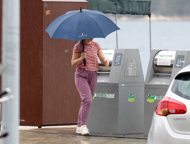 Šibenik: U Šibeniku pada kiša