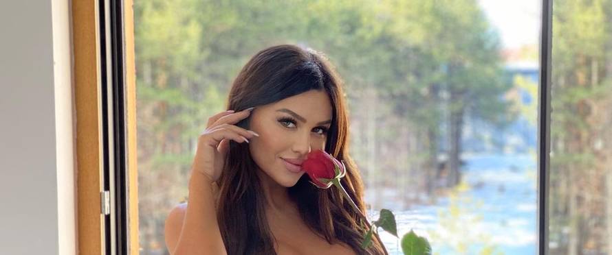 Stanija pozirala pod tušem: Svi su gledali u grudi i stražnjicu...