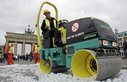 Berlin: Buldožer na cesti uništio 10.000 žarulja