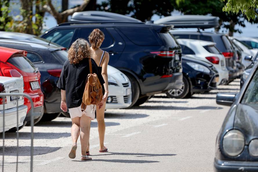 Zadar: Djevojka koja je rodila na Paklenici posjetila je dijete u bolnici