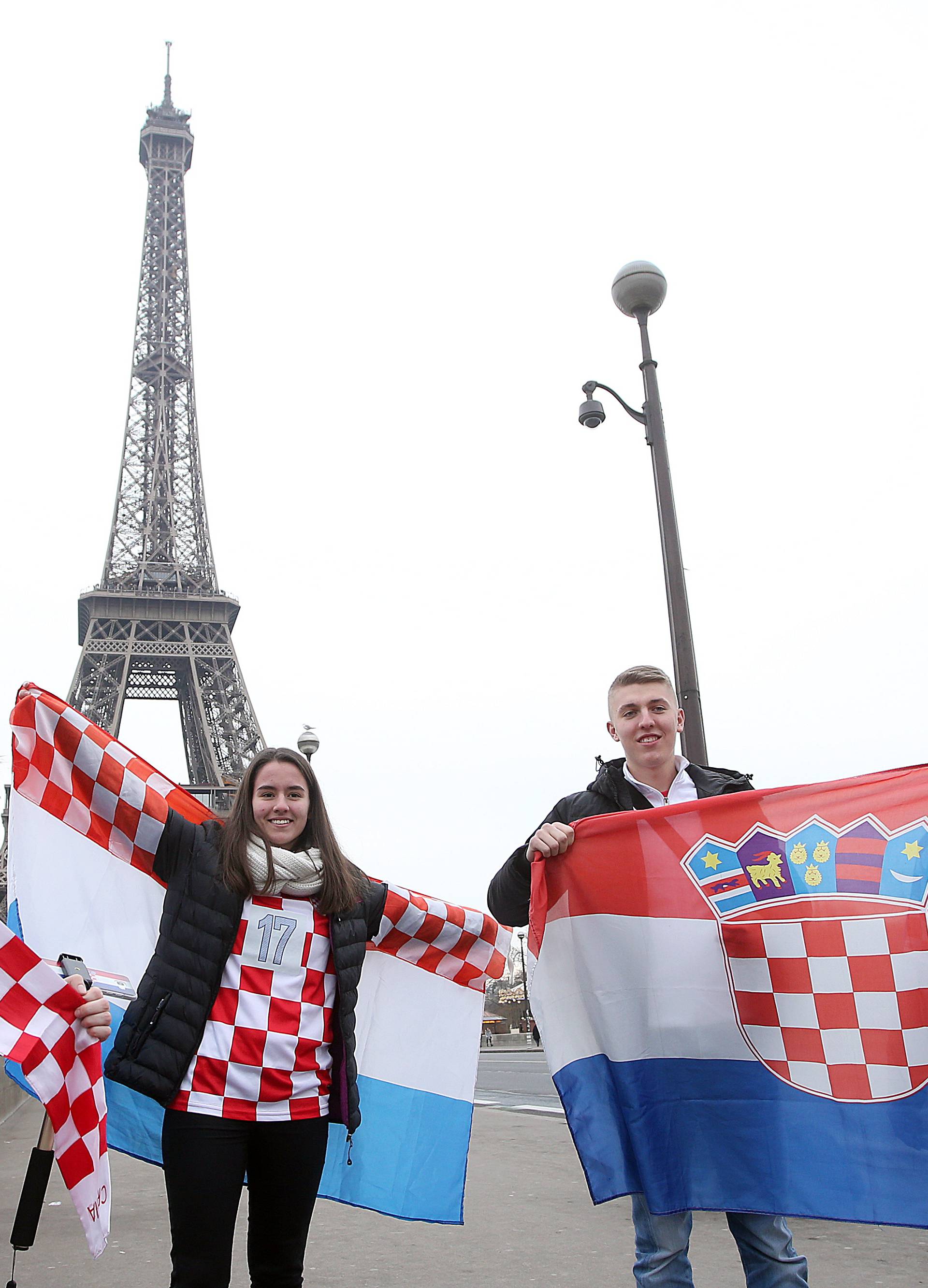 Javljanja uživo iz Pariza: Ori se pjesma hrvatskih navijača