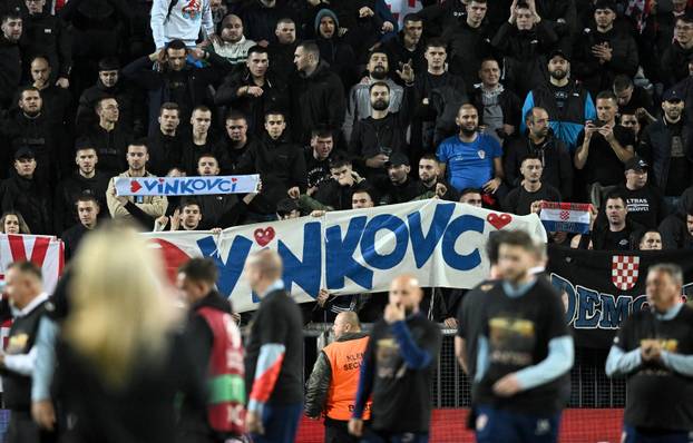 Slavlje nogometaša Hrvatske nakon pobjede nad Farskim otocima i plasmana na Svjetsko prvenstvo