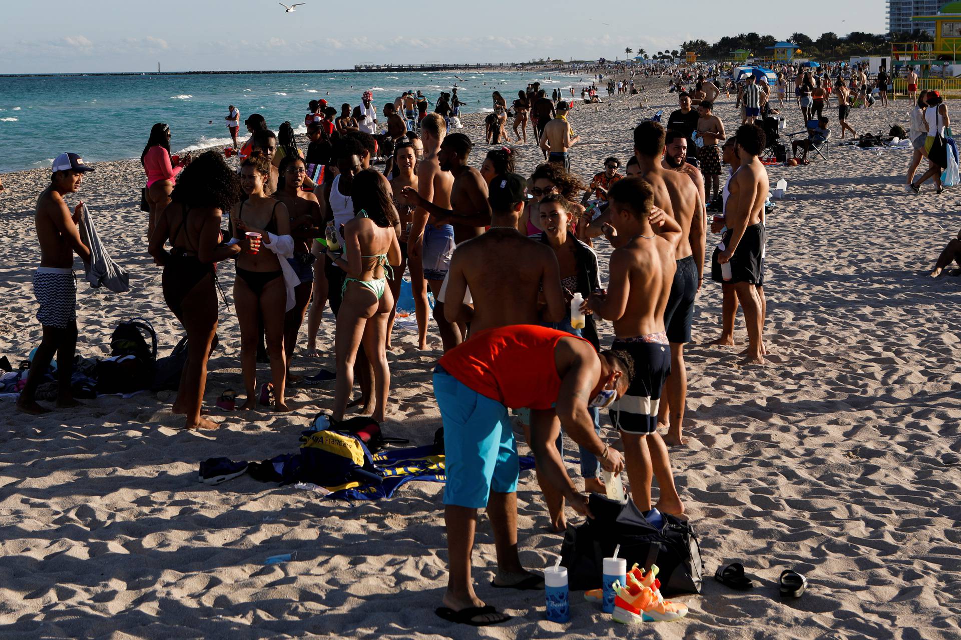 Despite COVID risks, spring breakers flock to South Florida