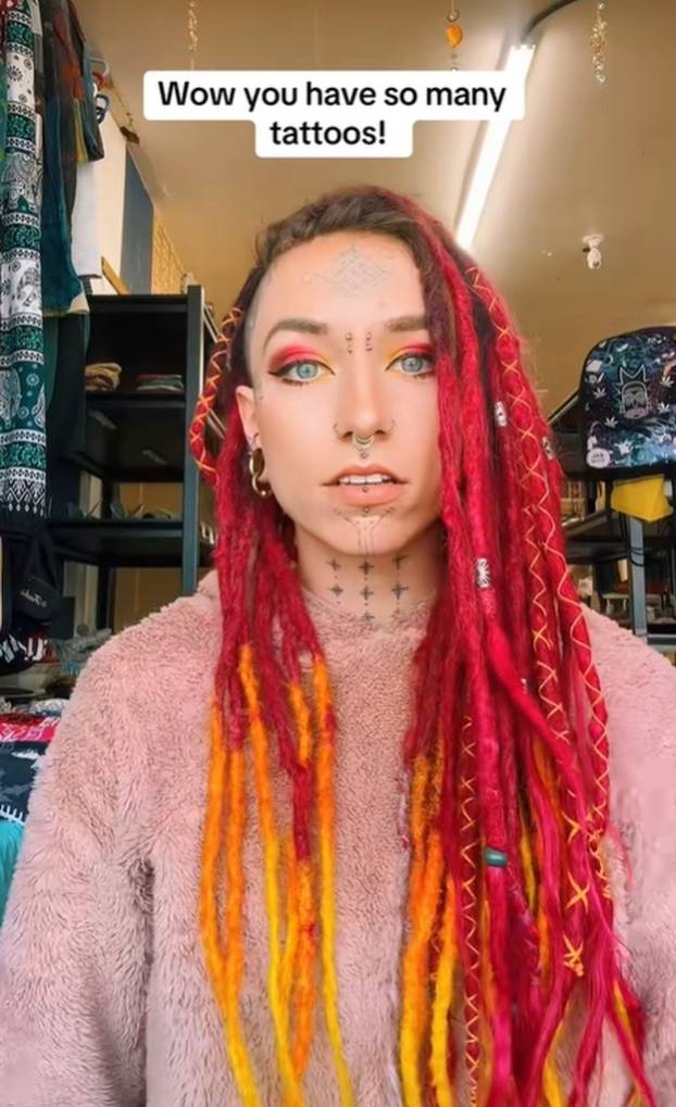 FOTO Razdvojila je jezik, kaže da sad može osjetiti dva okusa - odjednom! 'Ovo je boljelo...'