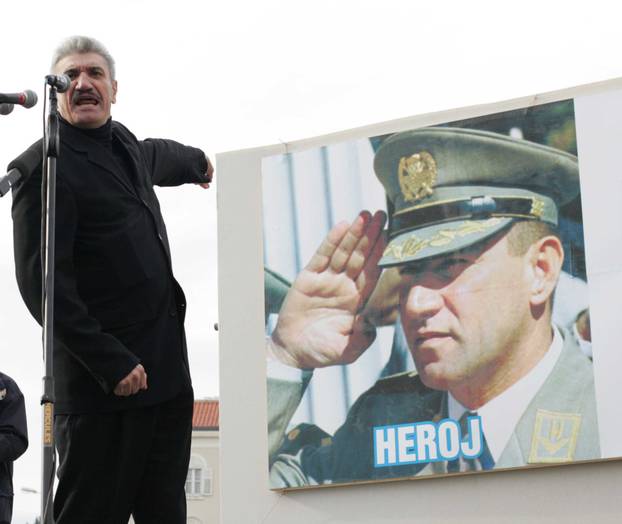 ARHIVA - Prepuna splitska riva tijekom skupa podrške uhićenom generalu  