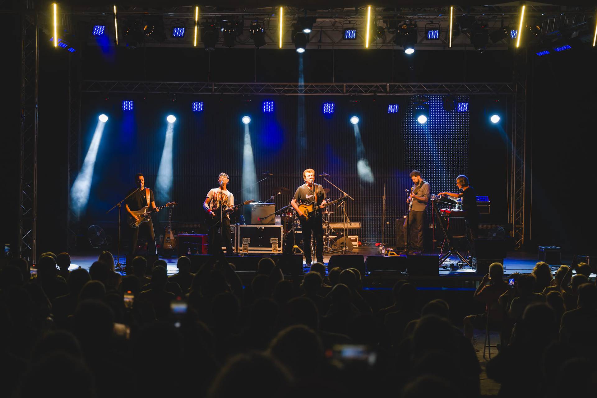 Bajaga i Instruktori u Vrsaru su otvorili treće izdanje festivala 'U zagrljaju kamena i mora'