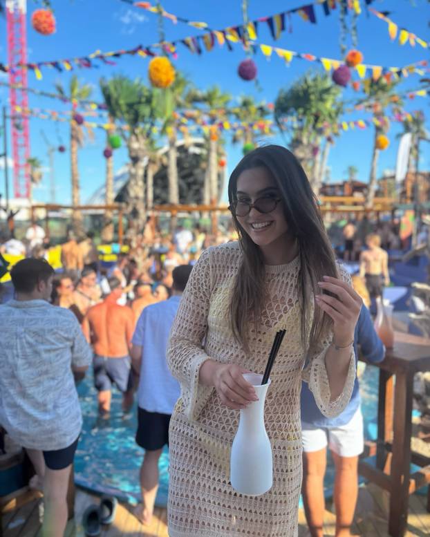 FOTO Francuska Hrvatica mami poglede svih navijača. Evo tko je mlada rukometašica Mia