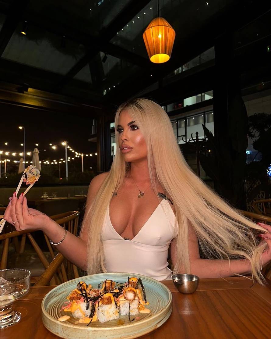 'Savršeni' su damama podijelili bijele ruže: 'Ovo je samo potvrda da osjećamo isto...'