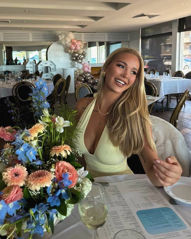 FOTO Bivša fitness trenerica danas mami uzdahe: Pogledajte čime Laila Blue privlači pažnju