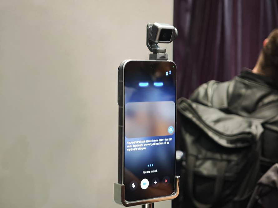 VIDEO Honorov robotski udar: Telefon s kamerom kao iz crtića i robot na dvije noge ukrali šou