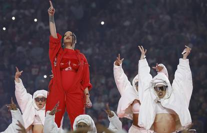 ANKETA Rihanna u kombinezonu otkrila veliko iznenađenje: Je li vam se svidio njen nastup?