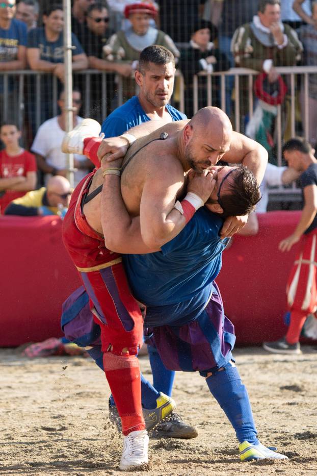 Florence, Final Azzurri Rossi of Calcio Storico Fiorentino In Piazza Santa Croce 8 to 7 for the Rossi