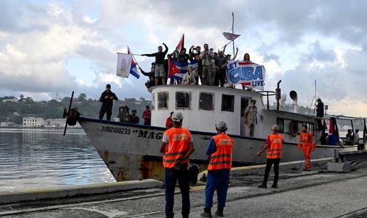 FOTO Brod s humanitarnom pomo&cacute;i kona&ccaron;no stigao do Kube